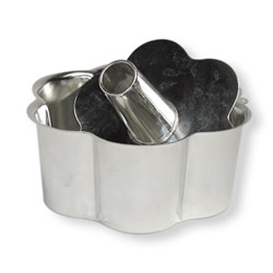 Mini Angel Food Cake Pan 7-1/2" Flower Shape 8" x 3-1/2" deep