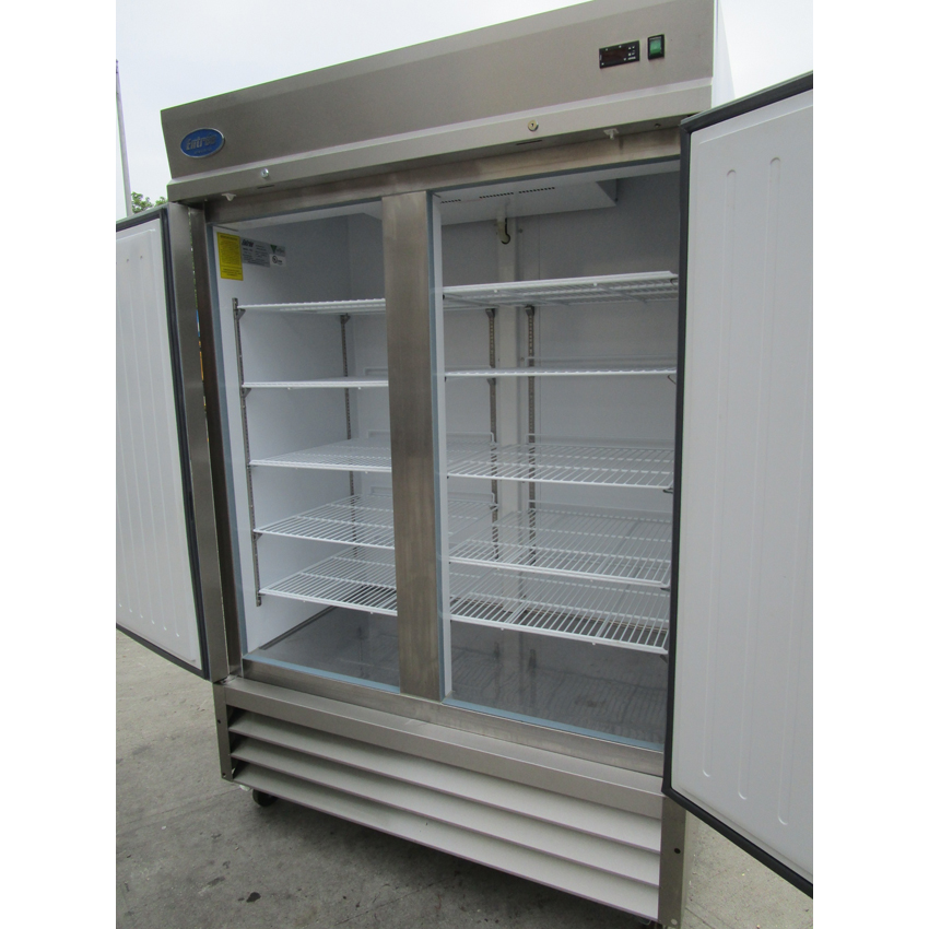 Entree CR2 2 Door Refrigerator, Very Good Condition image 3