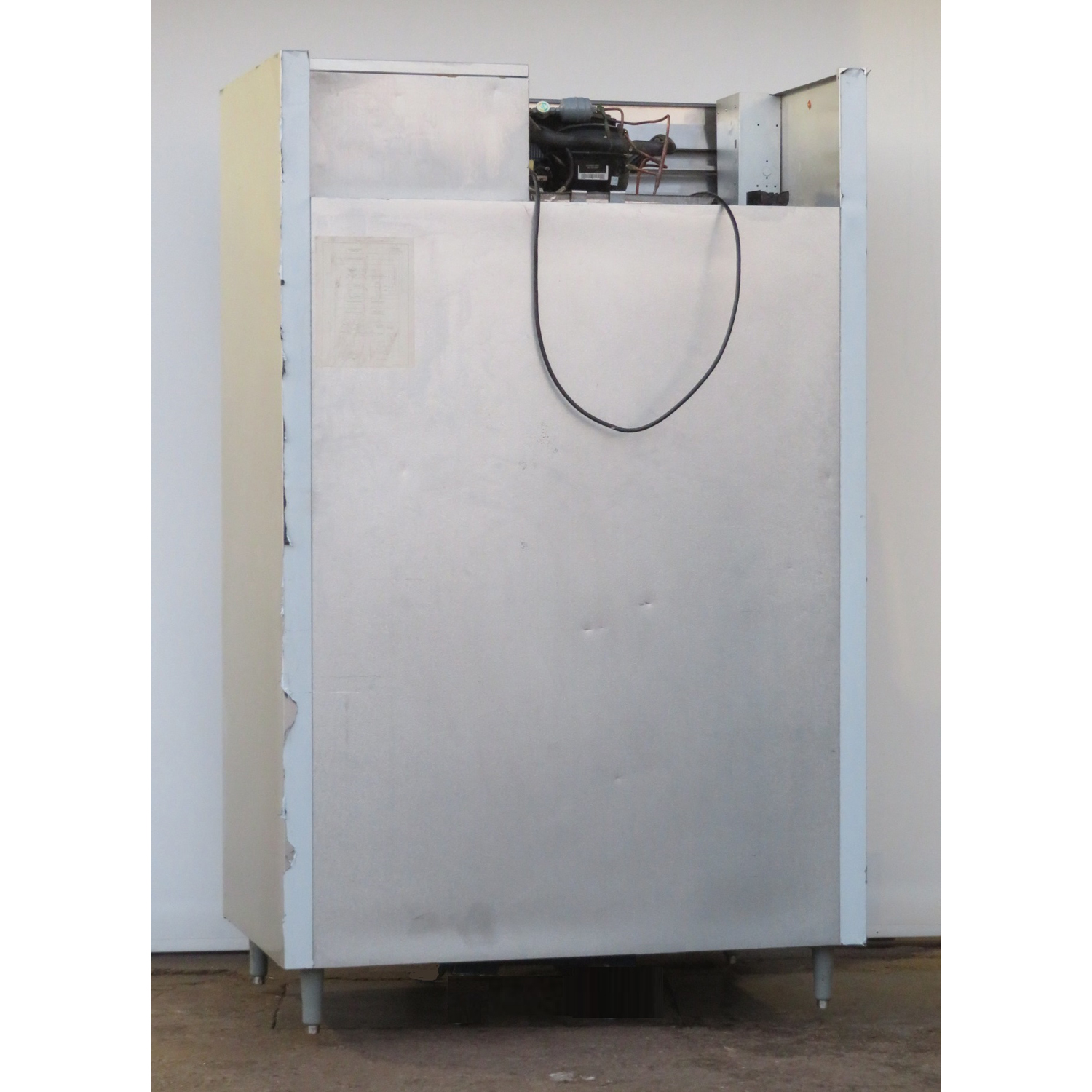 Traulsen G20000 Refrigerator 2 Section Half Door, Used Great Condition image 2