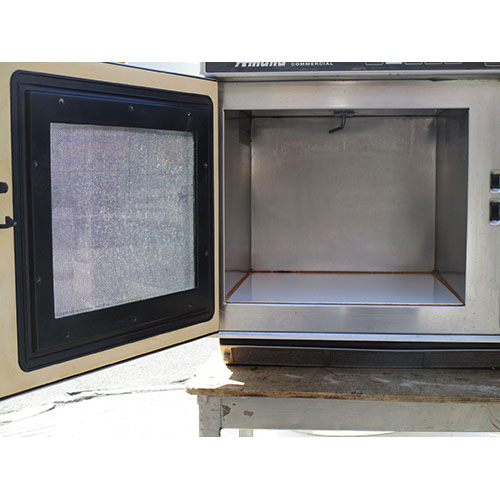 Amana Commercial Microwave Oven RC22S, Great Condition image 3