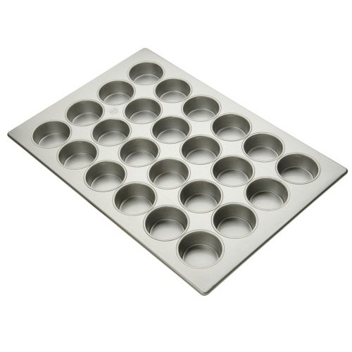 Large-Muffin Pan 905645 Volume in Ounces* Top Inside Bottom Outside Vertical Depth Overall Size 5 3-1/4" 2-1/2" 1-1/4" 17-7/8" x 25-7/8" * Liquid volume of mold if filled to b