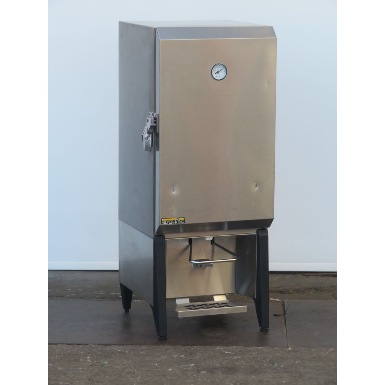 Silver King SKMAJ1-C4 Milk Dispenser, Used Great Condition
