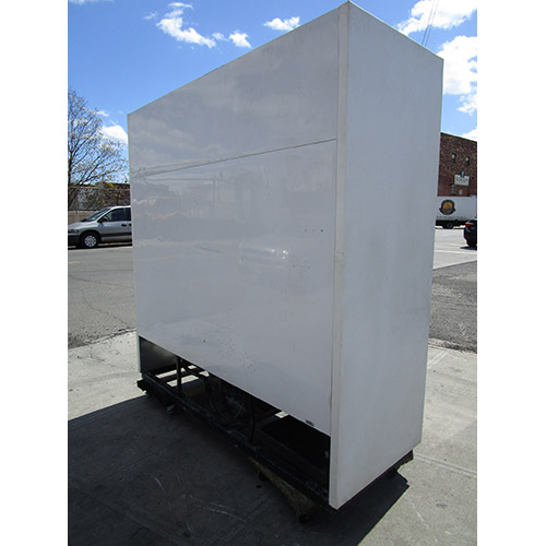 True 3 Slide Door Refrigerator Merchandiser GDM-69, Great Condition image 1
