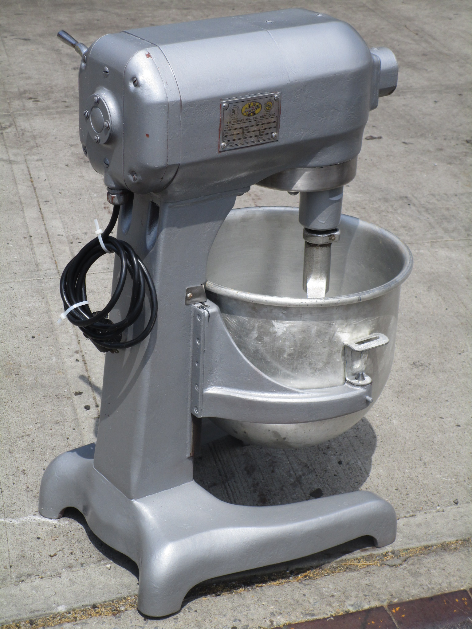 Hobart 20 Quart Mixer A200, Excellent Condition image 1