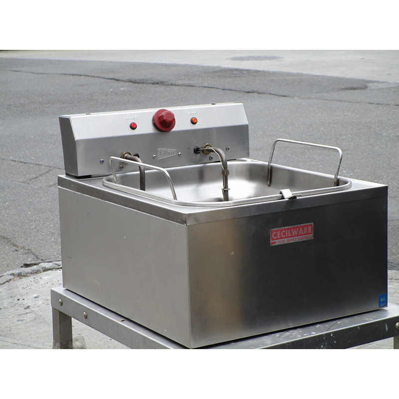 Grindmaster-Cecilware EL-310 Countertop Electric Fryer, Excellent Condition image 1