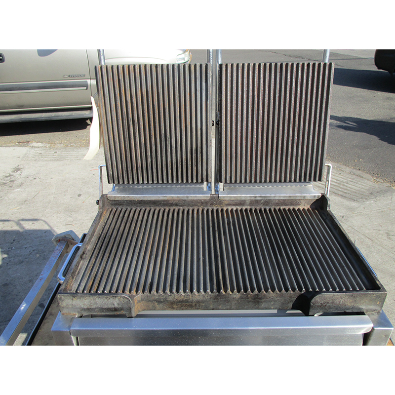 Omcan SG10176 Double Ribbed Panini Sandwich Grill, Very Good Condition image 3