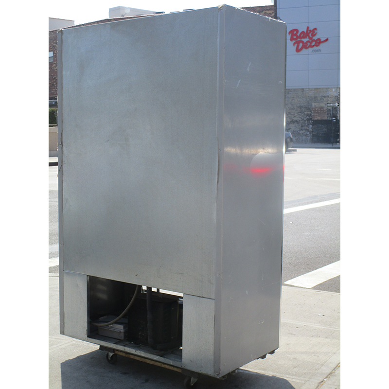 Universal Coolers RW-48-SC Beverage Cooler, Great Condition image 4