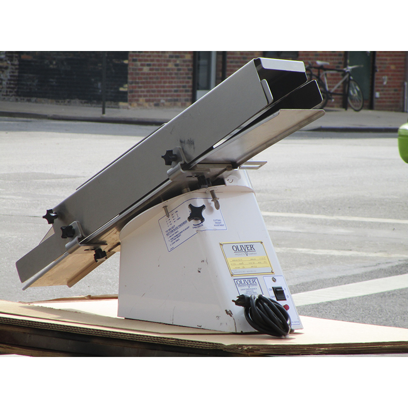 Oliver Bagel Slicer 702N, Excellent Condition image 2