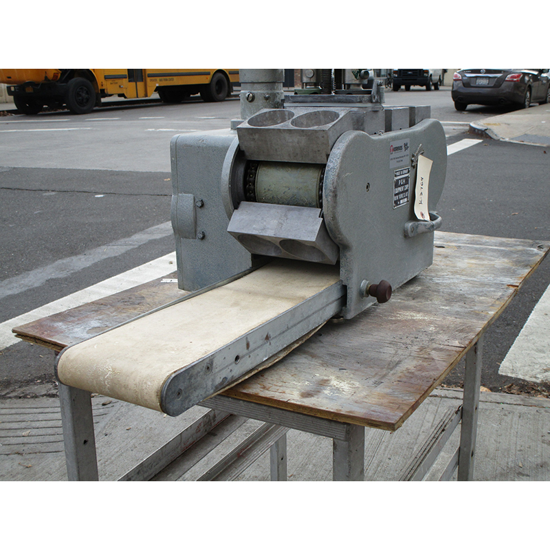 Grubelnik KOMET-2/50 Kaiser Roll Stamping Machine, Great Condition image 7