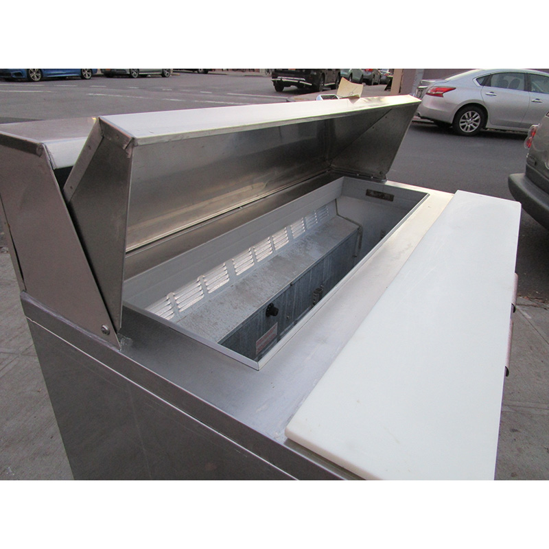 Beverage Air SUR48-12 Refrigerated Prep Table, Great Condition image 4