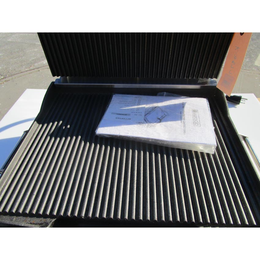 Eurodib SFE02345-240 14 1/2" Single Panini Grill with Grooved Plates, Excellent Condition image 5