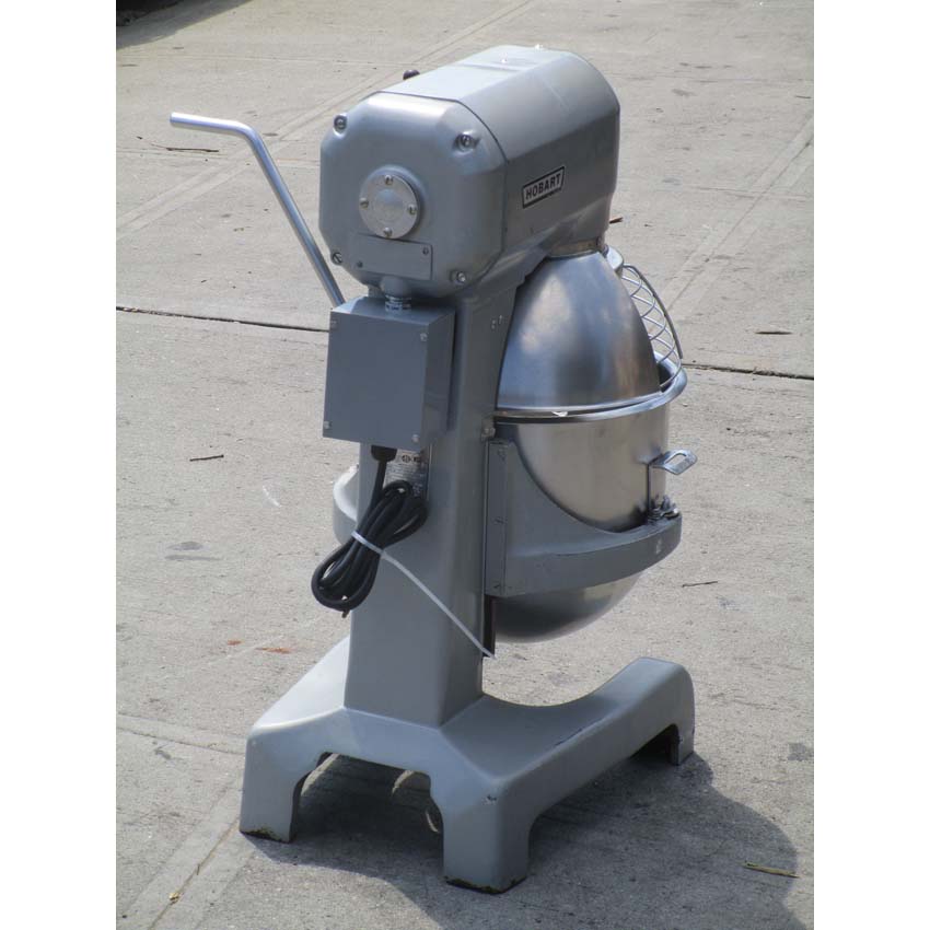 Hobart A200T 20 Quart Mixer With Bowl Gaurd And Timer, Excellent Condition image 2