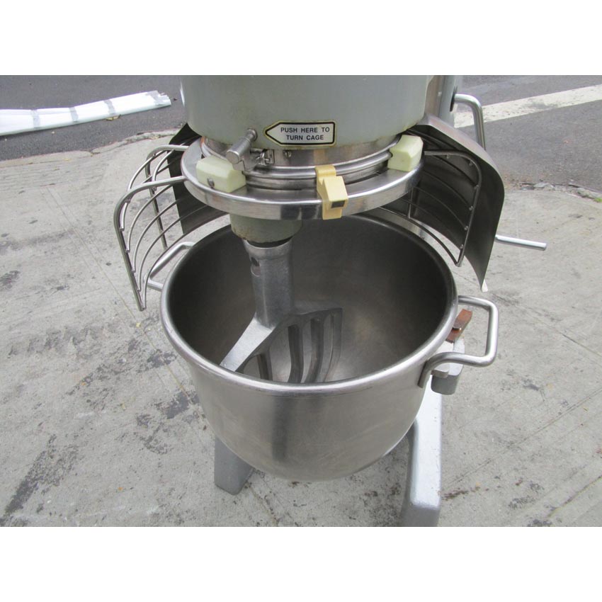 Hobart 40 Quart Mixer D340 With a Bowl Gaurd, Excellent Condition image 4