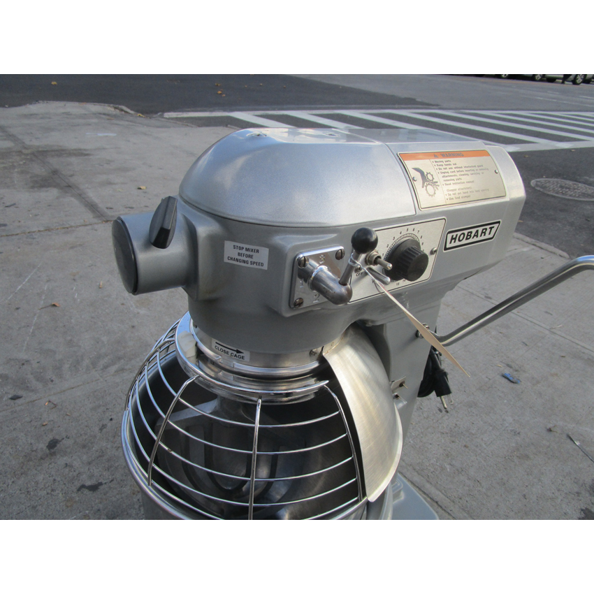 Hobart 20 Quart A200 Mixer With Bowl Gaurd, Very Good Condition image 4
