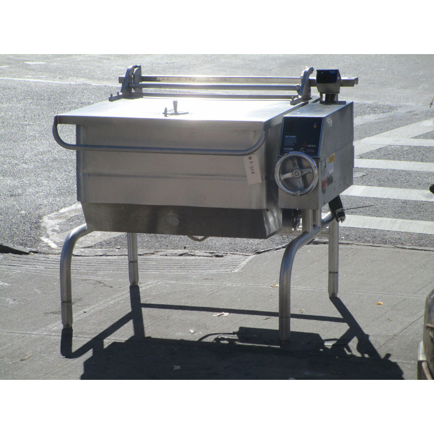 Groen BPM-40G Eclipse Braising Pan, 40 Gallon, Manual Tilt, S/S, Natrual Gas, Great Condition image 1