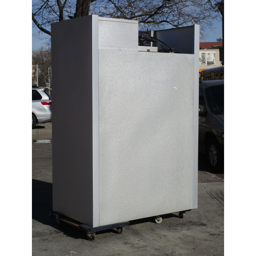 Traulsen G20010 2 Door Reach-In Refrigerator, Used Excellent Condition image 4