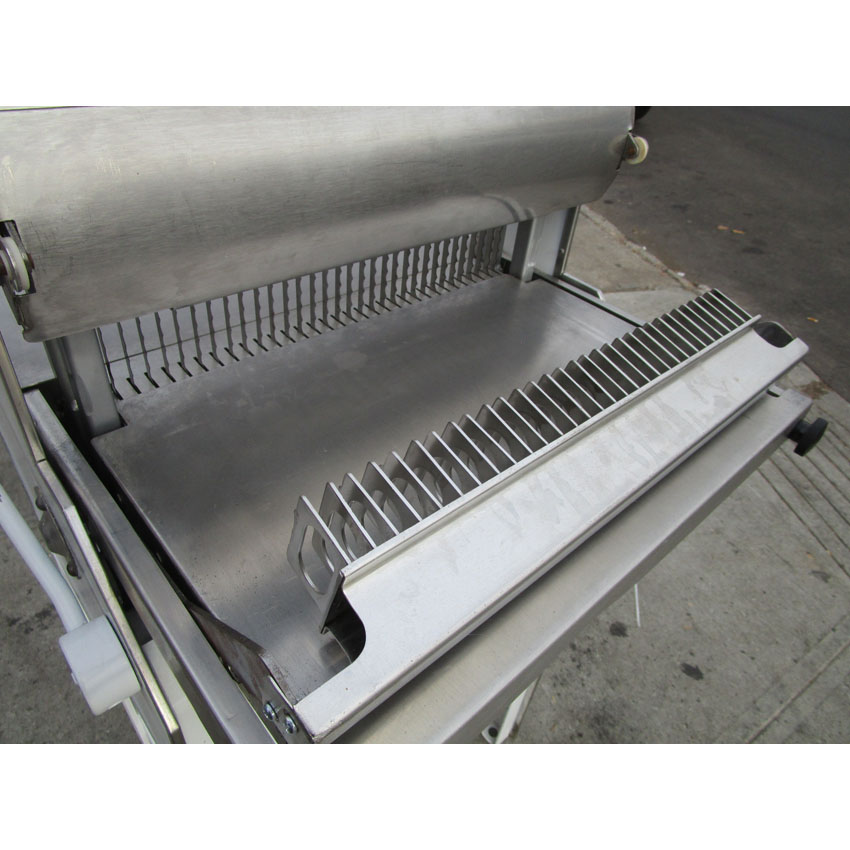 Oliver 777 Bread Slicer 1/2" Cut, Great Condition image 4