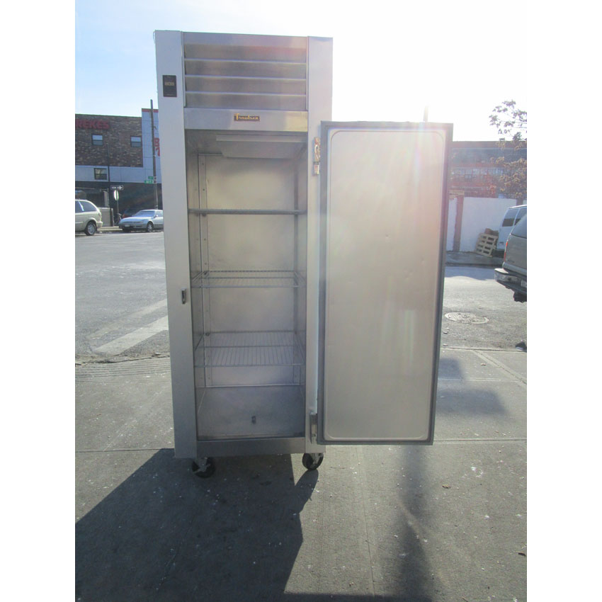 Traulsen G10010 30" One Section Solid Door Reach in Refrigerator - 24.2 Cu. Ft., Very Good Condition image 2