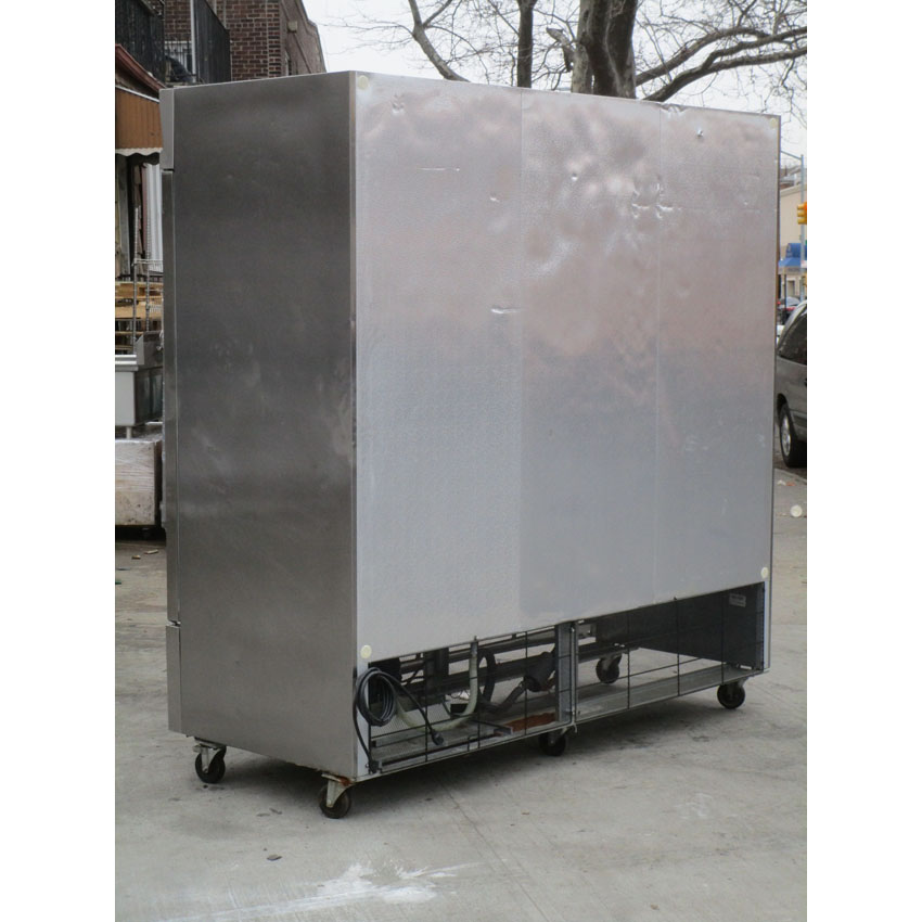 Entree 3 Door Refrigerator Model CR3- 72 Cu. Ft Excellent Condition image 4