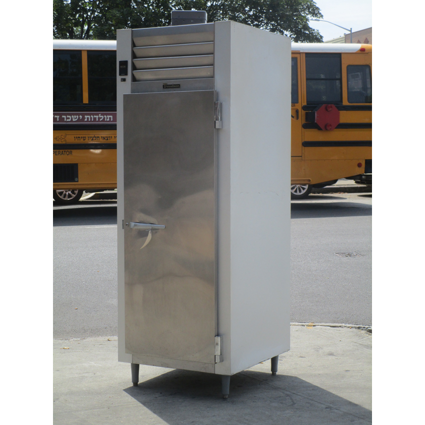 Traulsen G12010 1 Door Refrigerator, Great Condition image 1