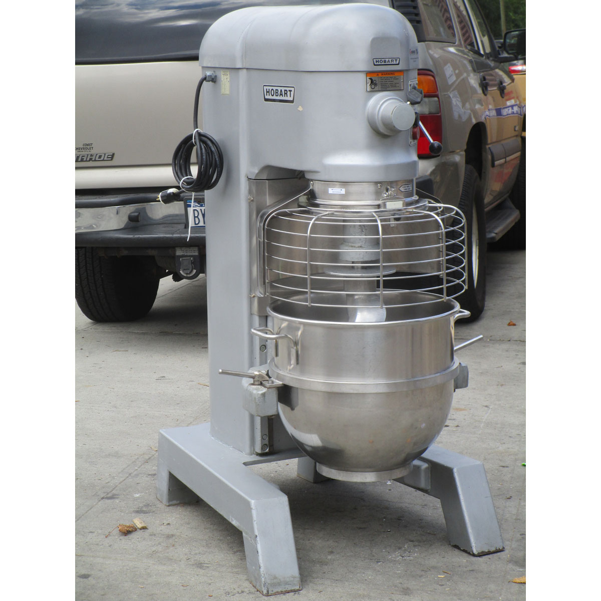 Hoabrt 60 Quart H600 Mixer With Bowl Gaurd, Great Condition image 1