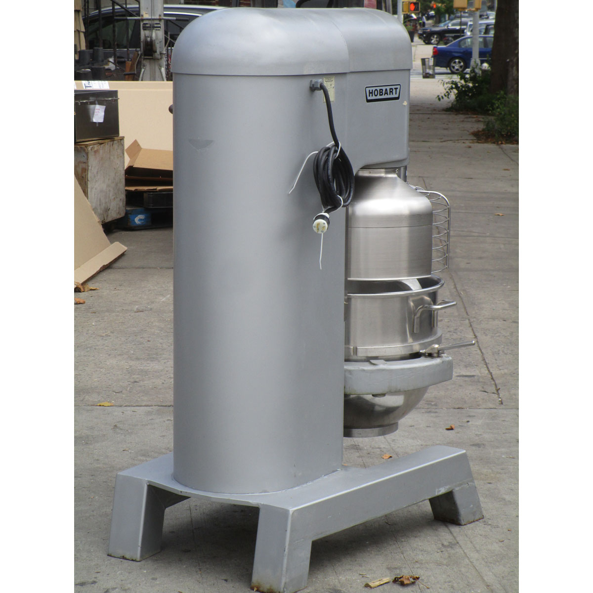Hoabrt 60 Quart H600 Mixer With Bowl Gaurd, Great Condition image 2