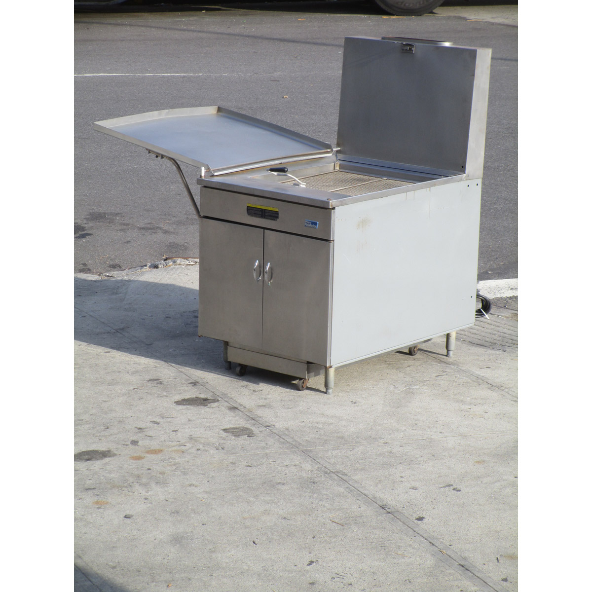 Pitco 24RUFM Gas Donut Fryer with Filter, Very Good Condition image 1
