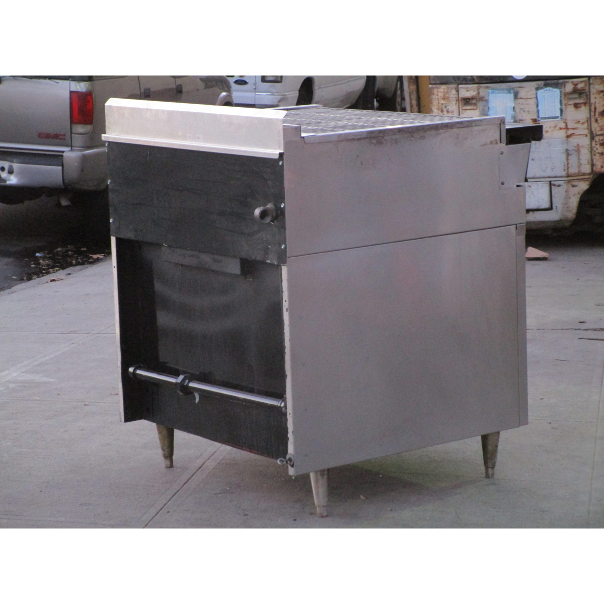 Montague 136XLB/UFLC-36R Oven & Charbroiler Grill, Used Very Good Condition image 1