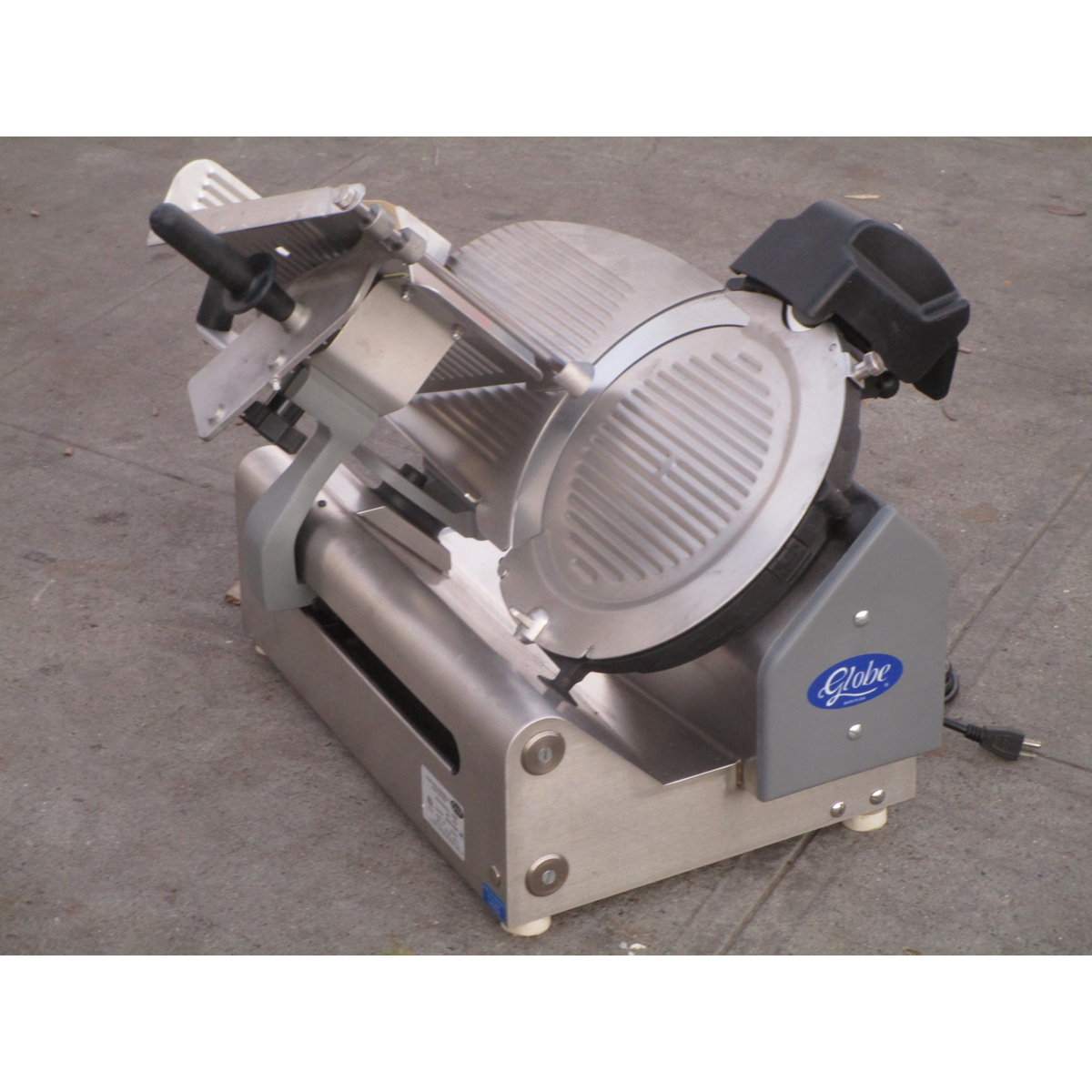 Globe 3600N Meat Slicer, Excellent Condition image 2