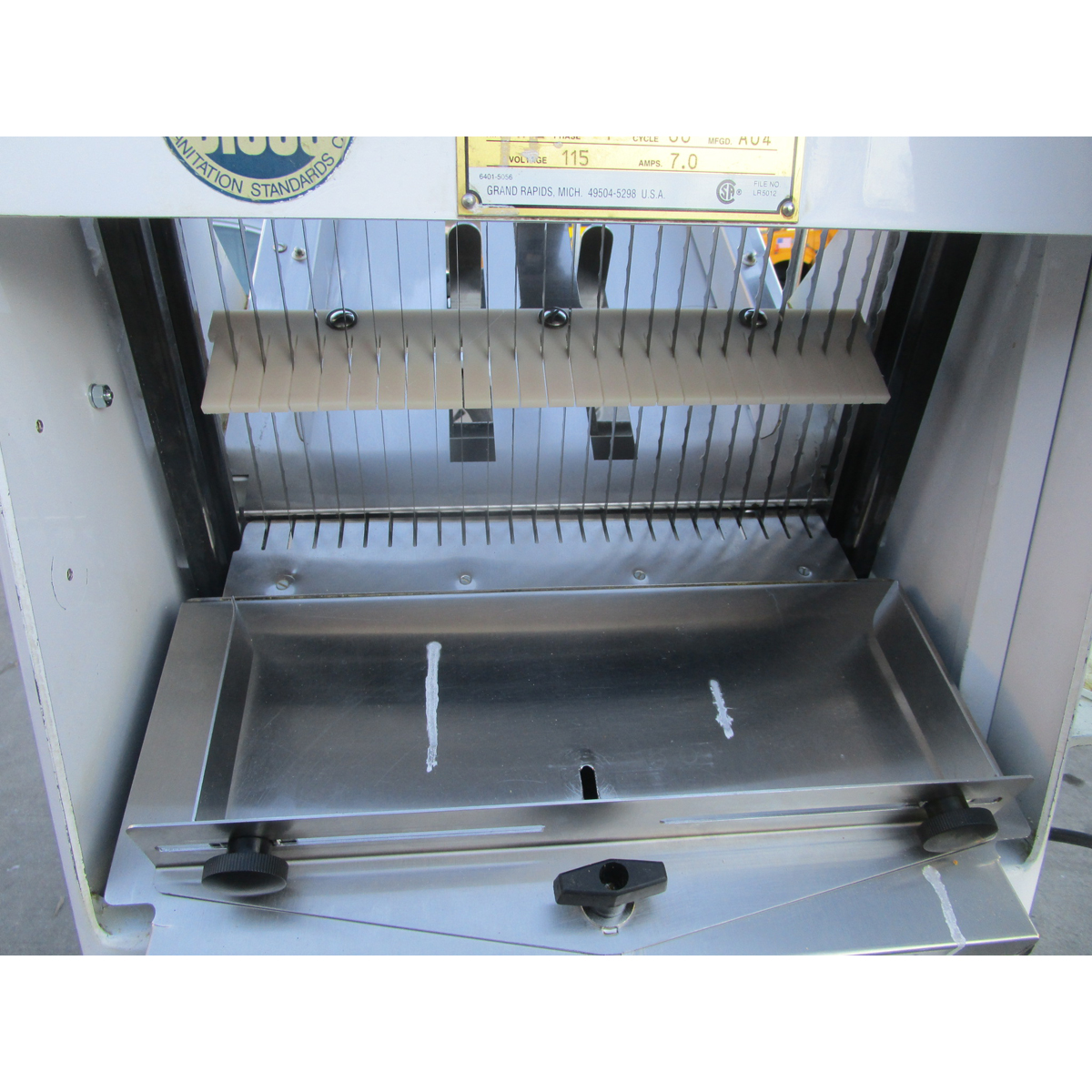 Oliver 797-32 5/8" Cut Bread Slicer With Bagger, Used Very Good Condition image 4