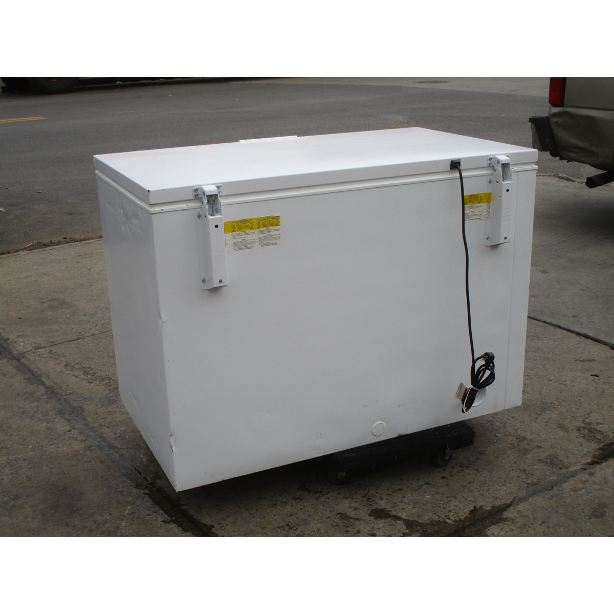 GE FCM15PUBWW Chest Freezer 14.8 Cu. Ft., Used Great Condition image 3