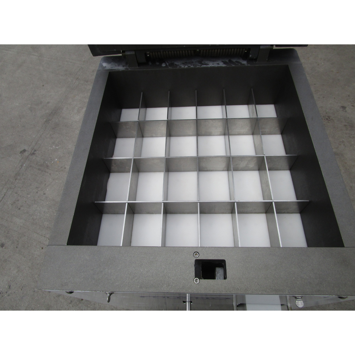 Oliver 619-24 Hydraulic Dough Divider, Used Excellent Condition image 3