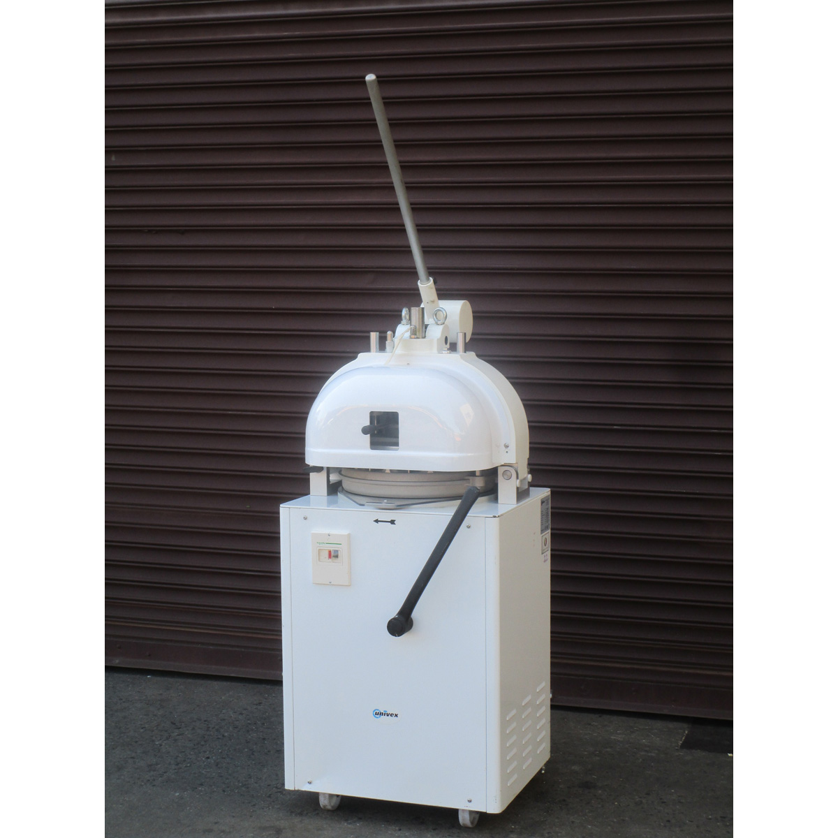 Univex MBDR15 15 Part Dough Divider Rounder, Used As A Demo Only image 1