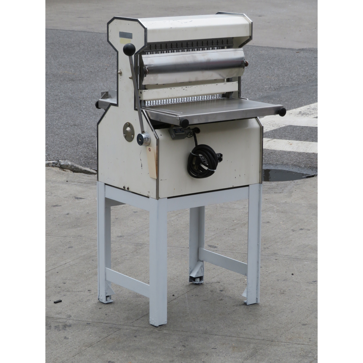 Oliver 777 Bread Slicer 1/2" Cut, Used Excellent Condition image 1