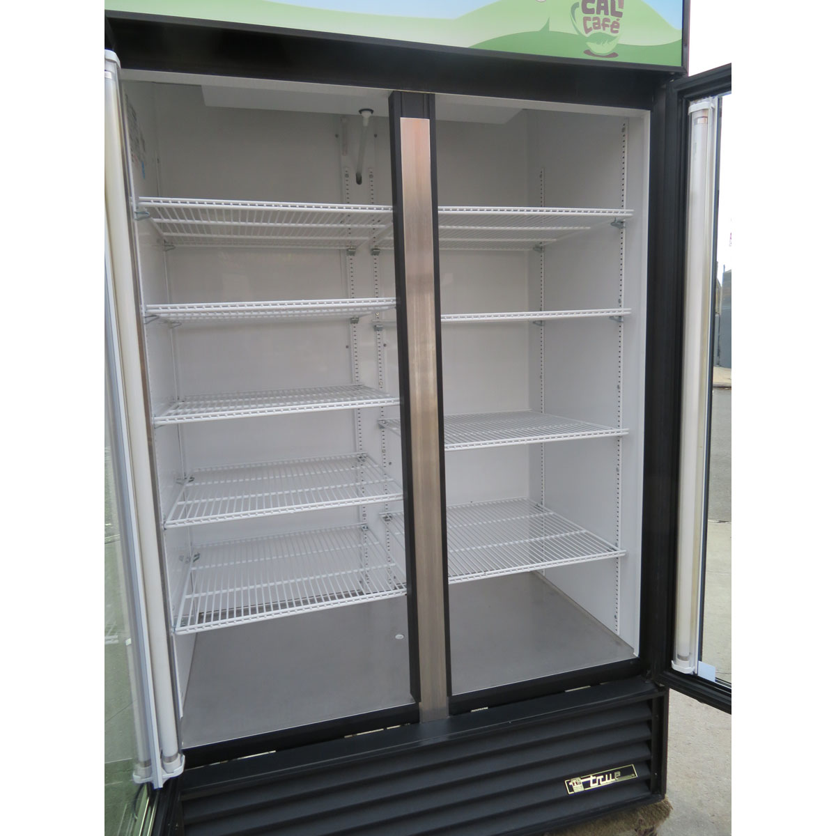 True GDM-43 Glass Door Refrigerator, Used Excellent Condition image 3