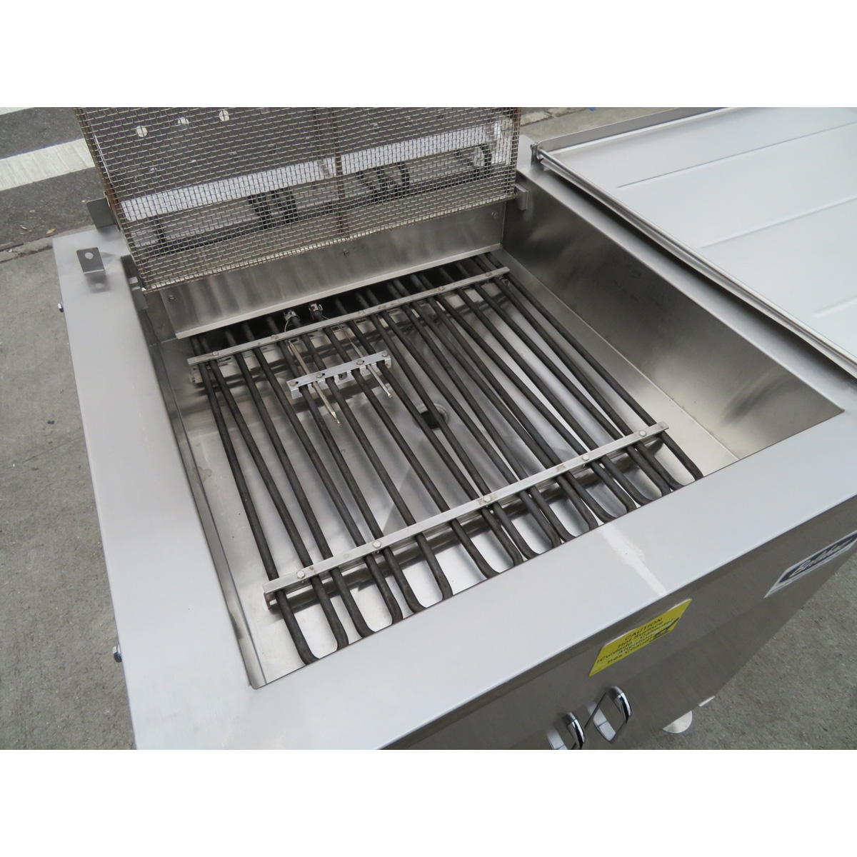 Belshaw 624 Electric Donut Fryer with Submerger, Used Just one Month  image 2