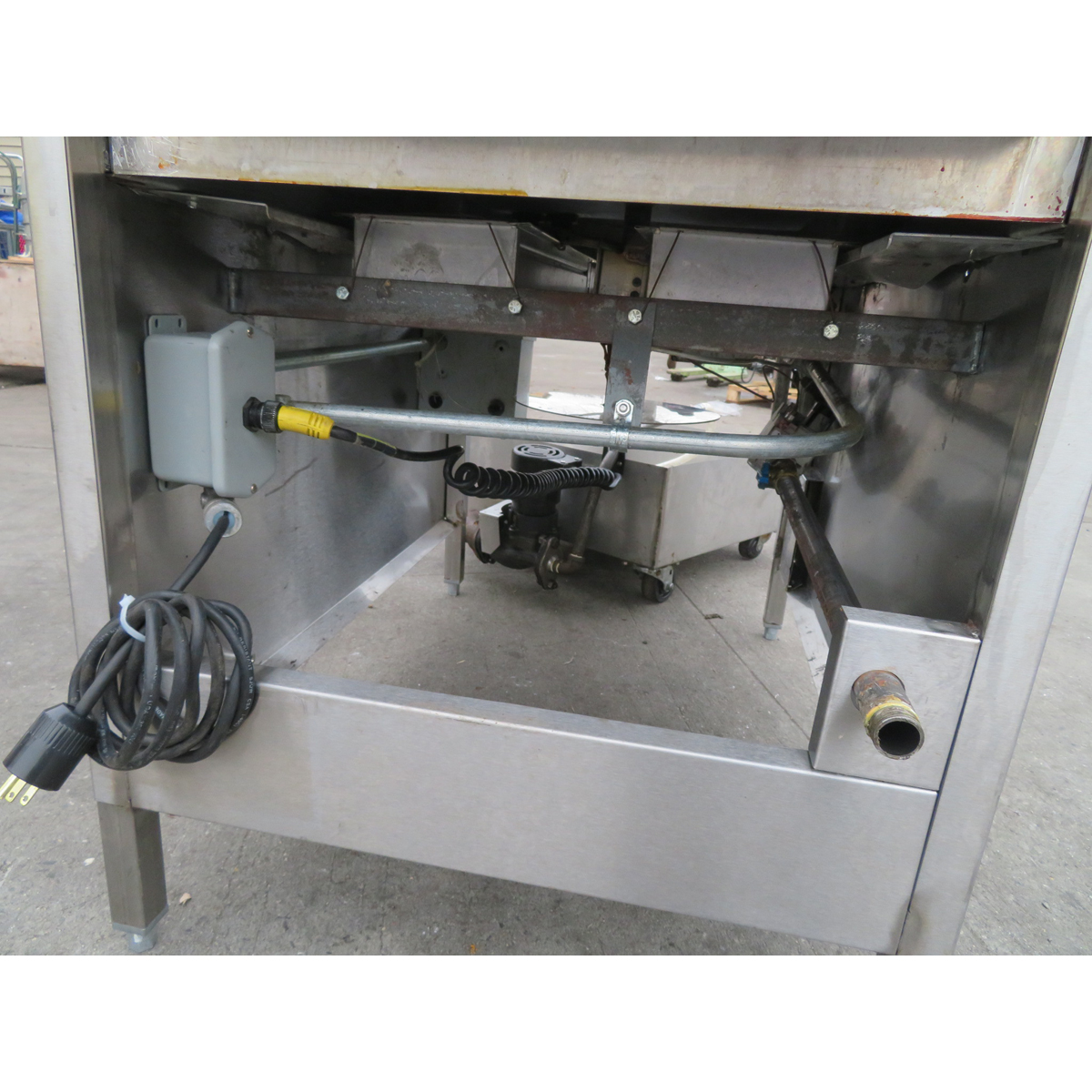Lucks G1826 Gas Donut Fryer with Filtration System, Used Good Condition image 9