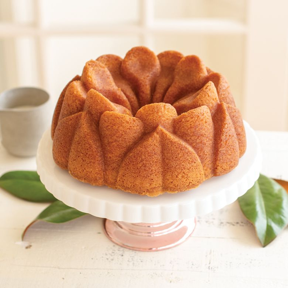 Nordic Ware 93848 Magnolia Bundt Pan image 2