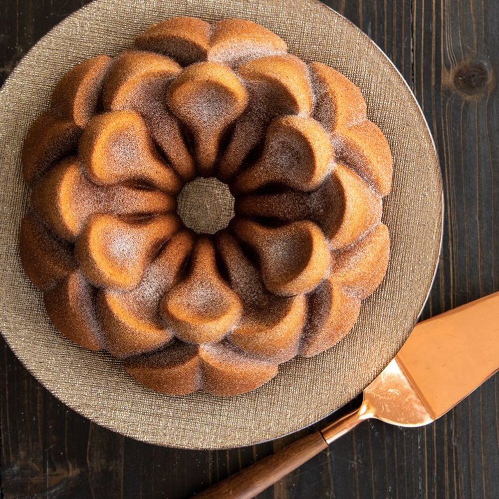 Nordic Ware 93848 Magnolia Bundt Pan image 3