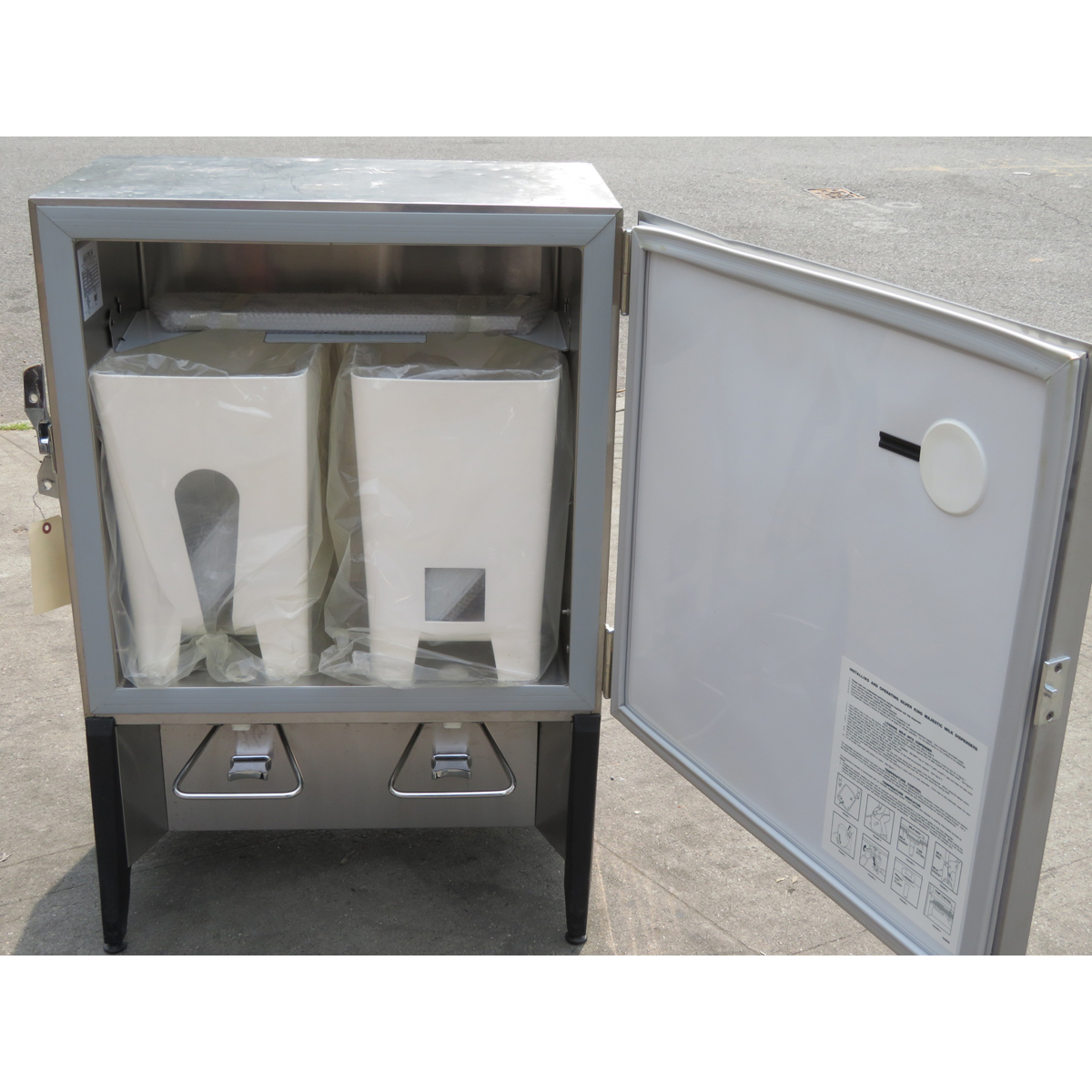 Silver King SKMAJ2 Majestic Milk Dispenser, Brand New Never Used, Great Condition image 2