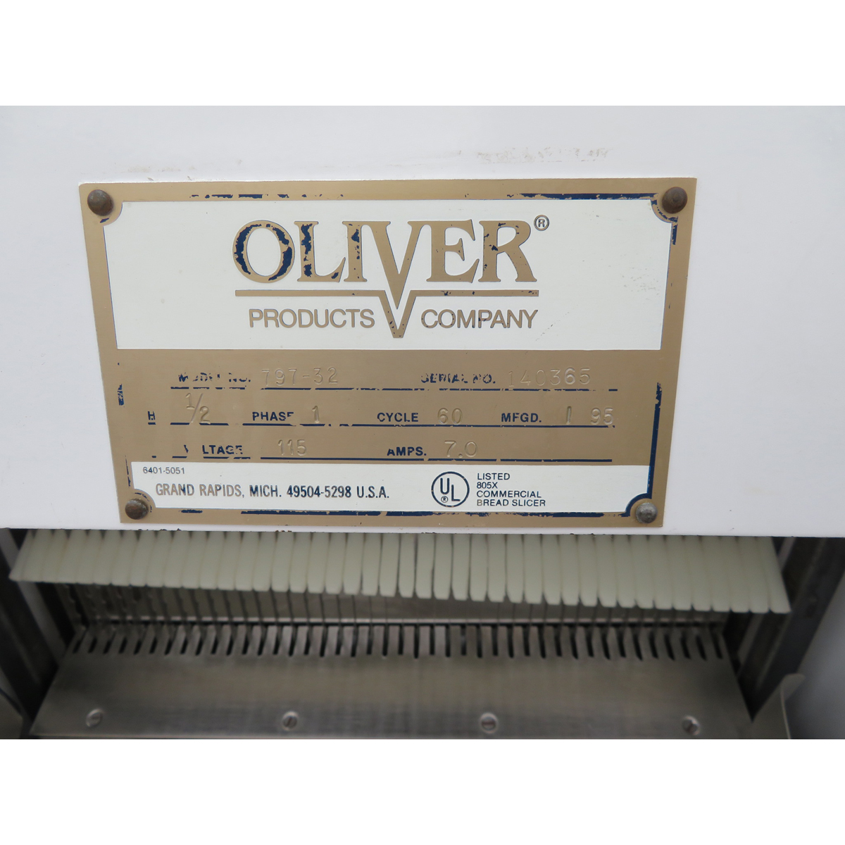Oliver 797-32 Gravity Feed Bread Slicer 3/8" Cut w/Swing-Away Bagger 1197, Used Excellent Condition image 6