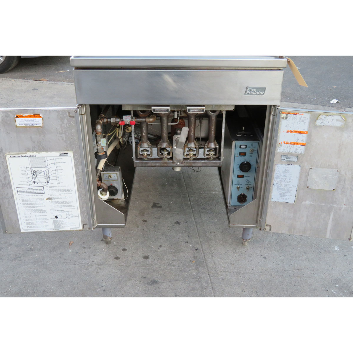 Pitco 24RUFM Gas Donut Fryer (brand new Submerger Screen Assy), Used Great Condition image 3