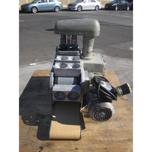Comet Kaiser Roll Machine Used Perfect Working Condtion image 1