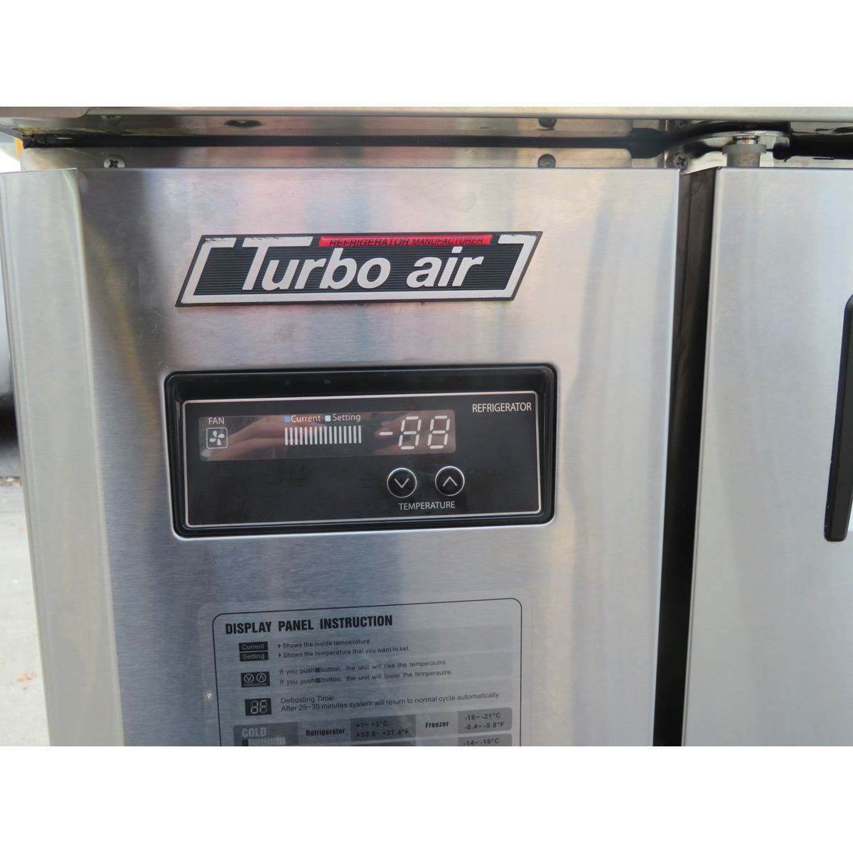 Turbo Air JBT-48 Salad Bar 48" w/Sneeze Guard, Used Great Condition image 2