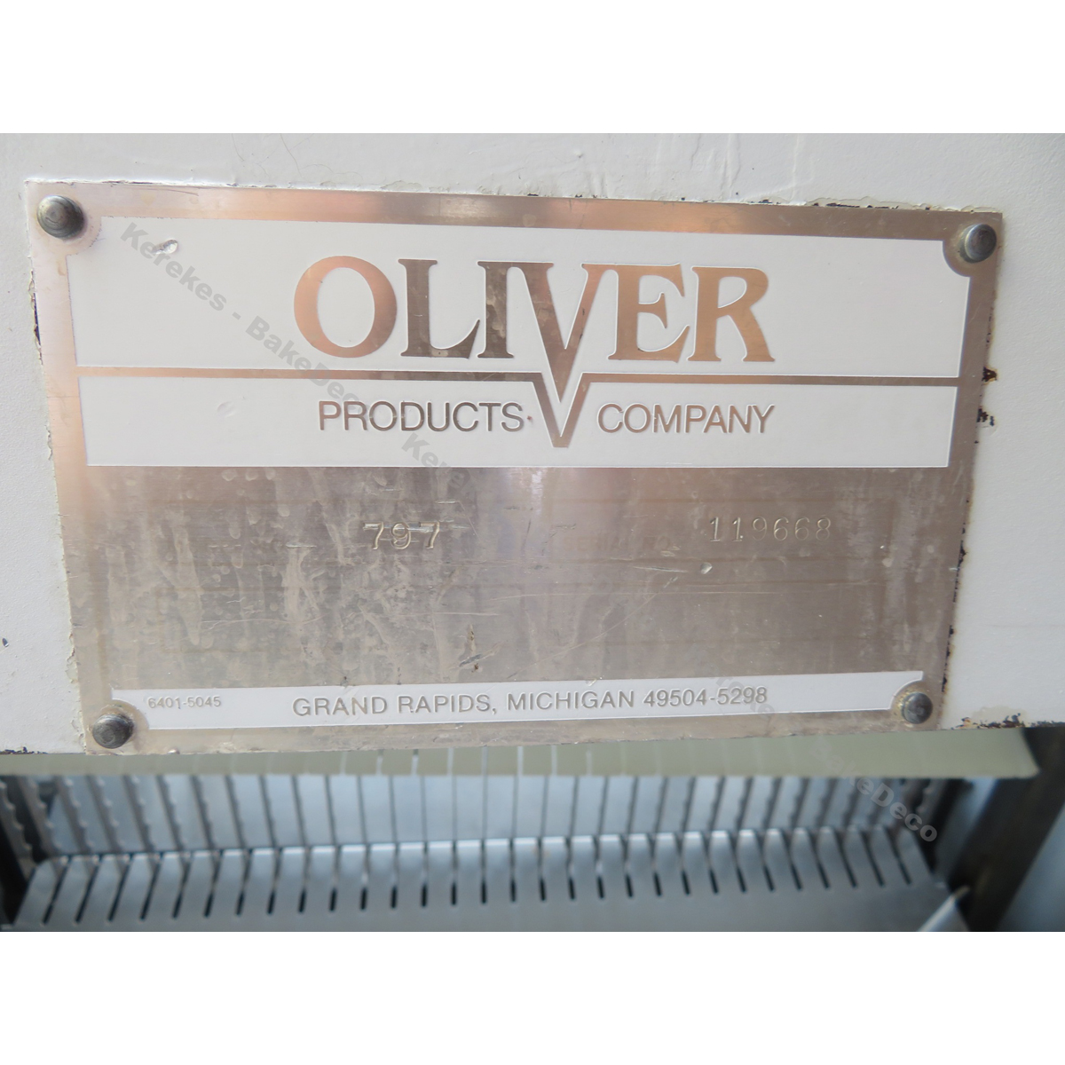 Oliver 797 Gravity Feed Bread Slicer  W/ 1197 Swing-Away Bagger , 1/2" Slices, Used Great Condition image 4