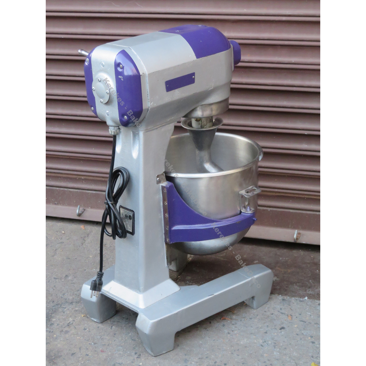 Hobart 20 Quart A200 Mixer, Used Excellent Condition image 2