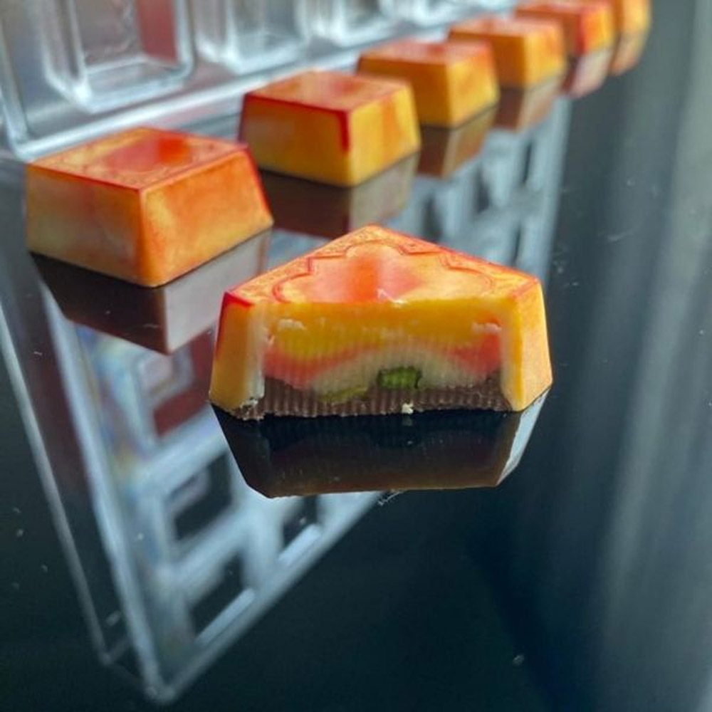 Greyas Polycarbonate Chocolate Mold, Square, 24 Cavities image 2