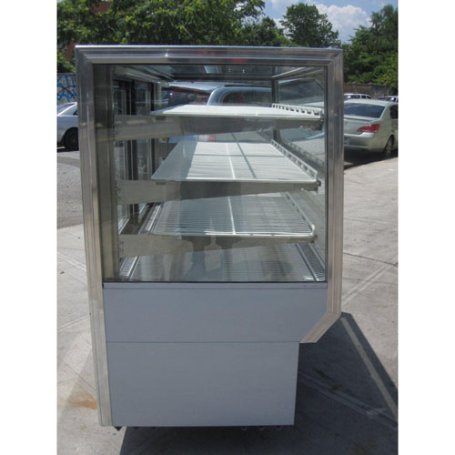 Leader Refrigerated Bakery Case Model # HBK57 S/C Used Very Good Condition image 4