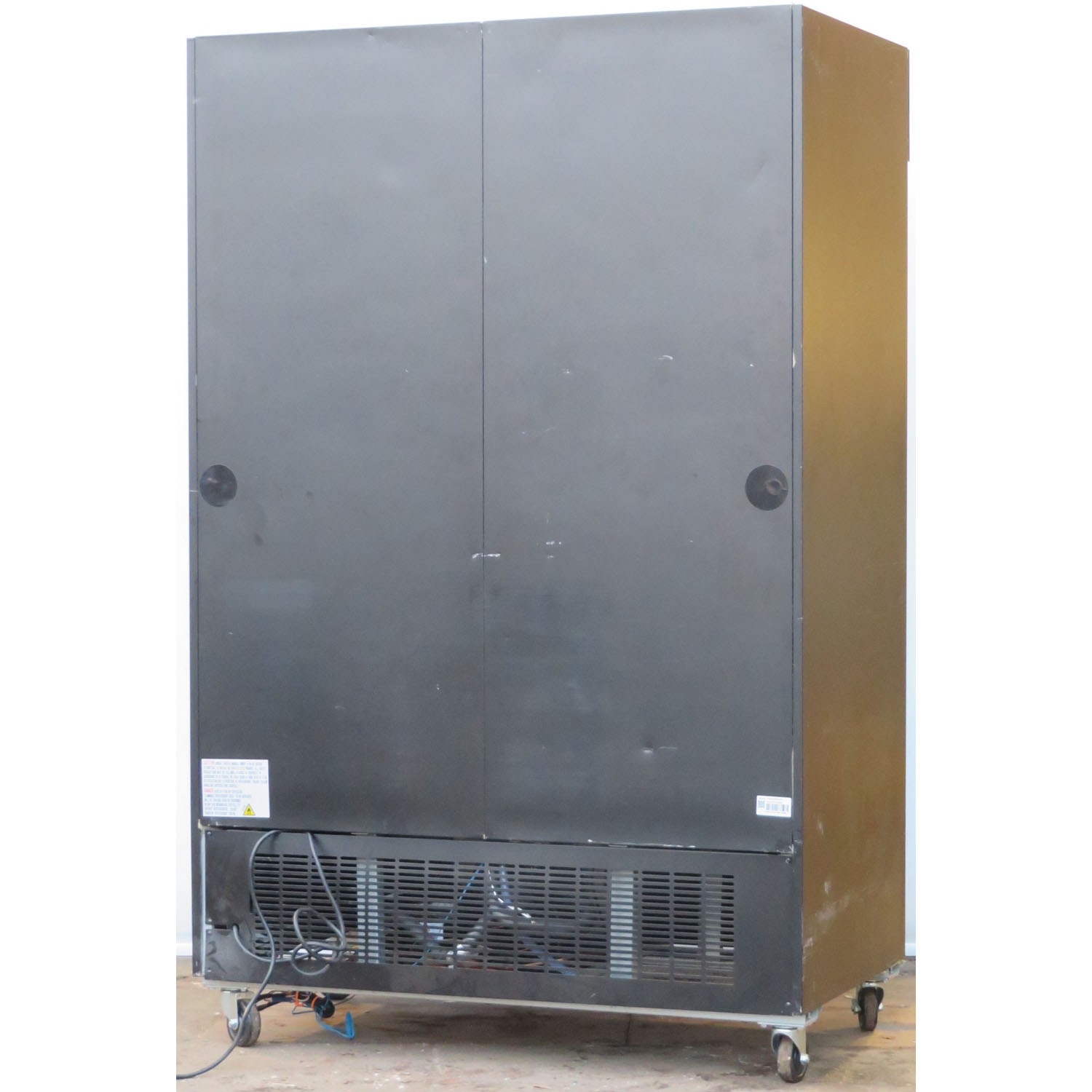 Avantco Refrigerator 2 Door Sliding 178GDS47HCB, Used Excellent Condition image 3