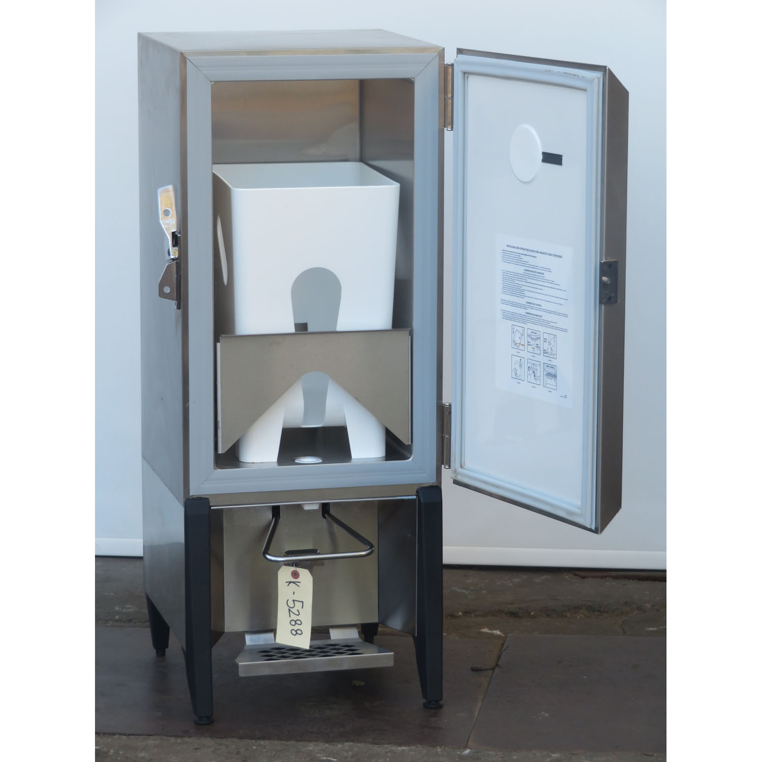 Silver King SKMAJ1-C4 Milk Dispenser, Used Great Condition image 1